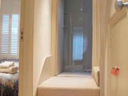 A Home To Rent at Chelsea - The Family Apartment - image 4