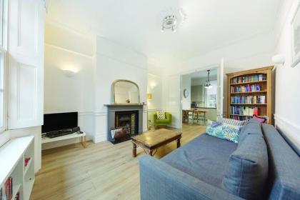 3 Bedroom Apartment in Westminster - image 8