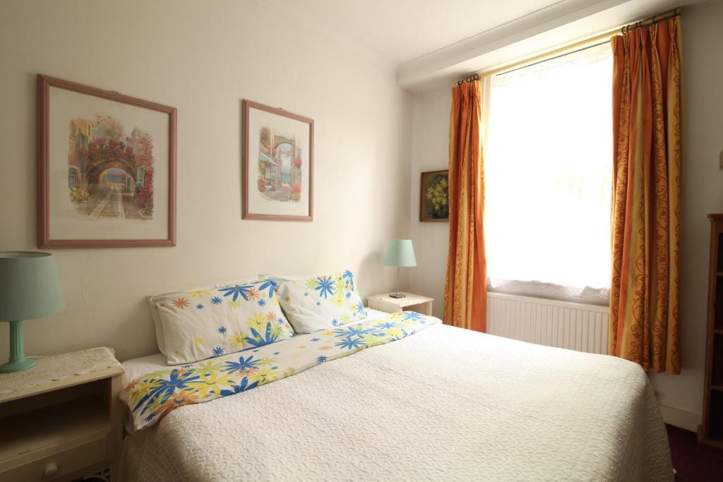 Dawson Place Juliette's Bed and Breakfast - image 3