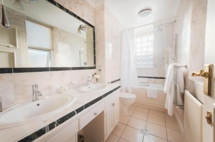 44 Curzon Street by Mansley - image 10