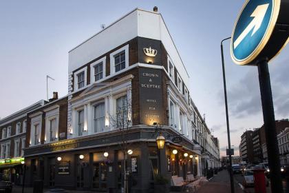 The Crown and Sceptre - image 3