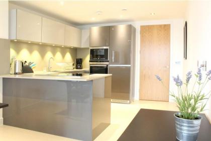 Old Street City Apartments - image 15