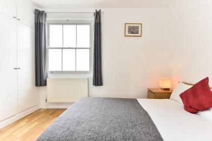 Old Street City Apartments - image 3
