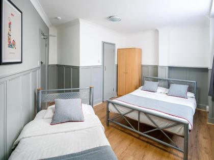 OYO Kings Hotel - image 10
