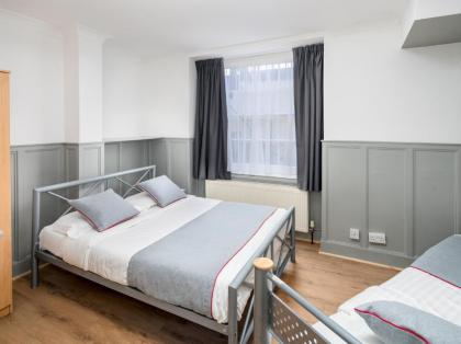 OYO Kings Hotel - image 11