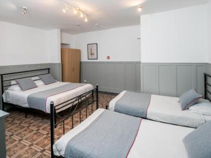 OYO Kings Hotel - image 16