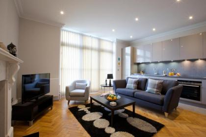 Barons Court Queens Club by Viridian Apartments - image 8