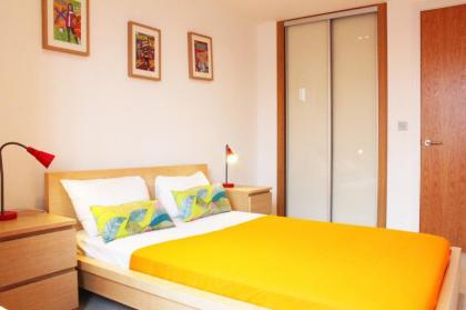 Oxford Apartments - image 1
