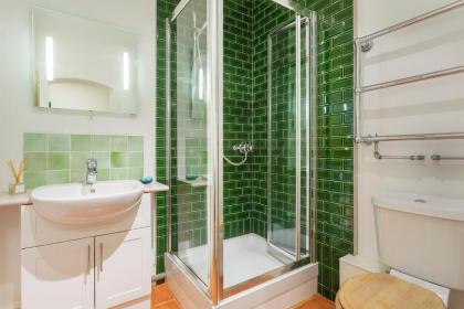 Veeve - Two Bedroom Apartment in Earl's Court - image 9