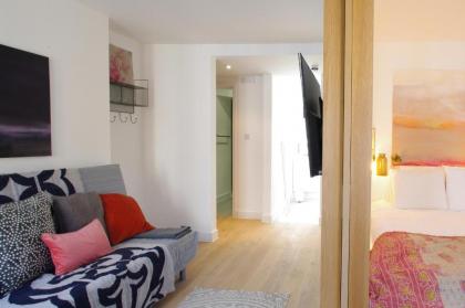 Stylish Fitzrovia Studios W1 - image 2