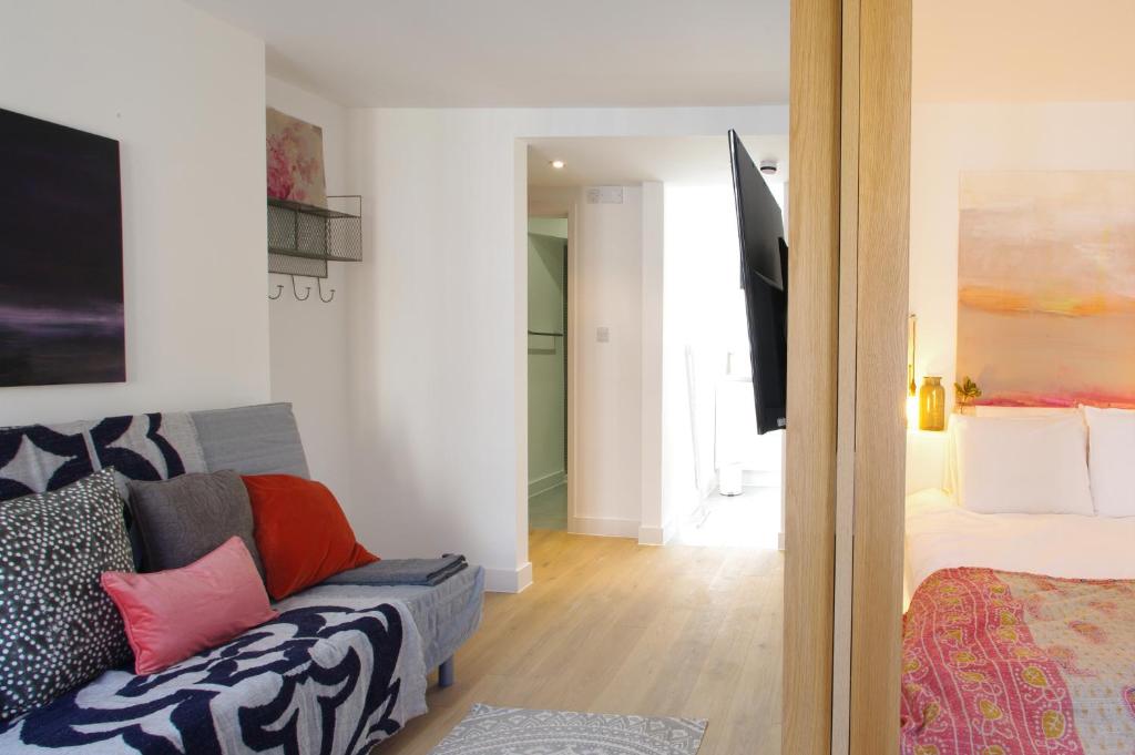 Stylish Fitzrovia Studios W1 - image 2