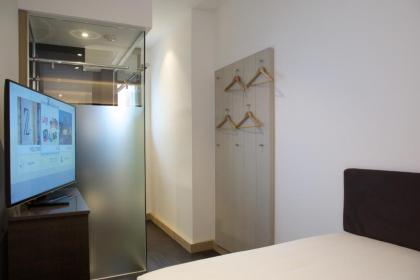The Z Hotel City - image 5