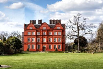 Grand Apartments Kew Gardens - image 17