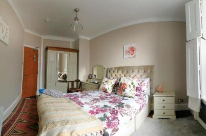 House close to kings cross - image 6