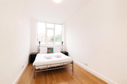 Bright Central London Apartments by DC London Rooms - image 21