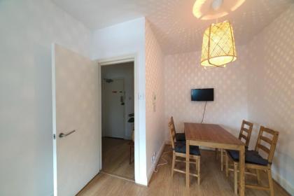 Bright Central London Apartments by DC London Rooms - image 5