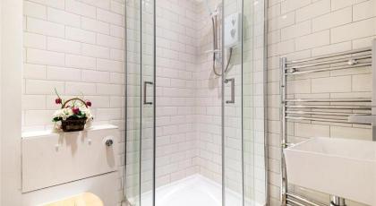 Bright Central London Apartments by DC London Rooms - image 7