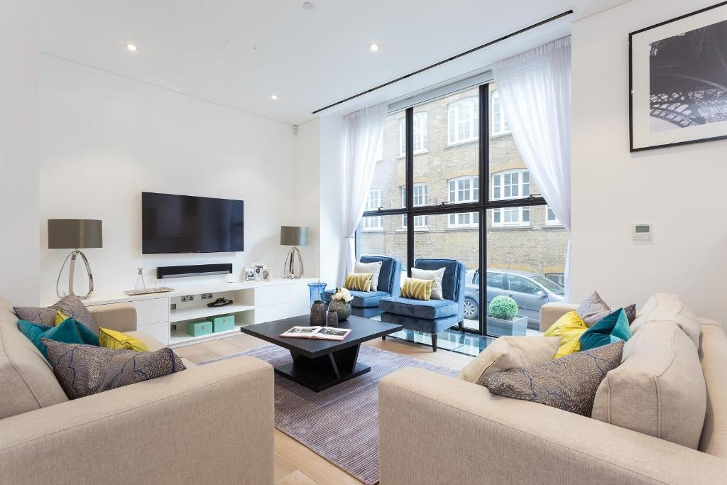 Urban Chic - Chiltern & Baker - main image