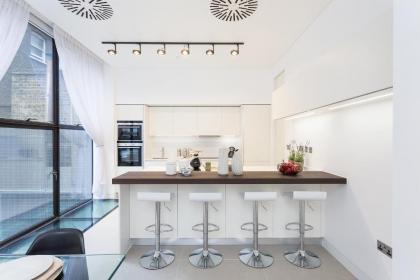 Urban Chic - Chiltern & Baker - image 20