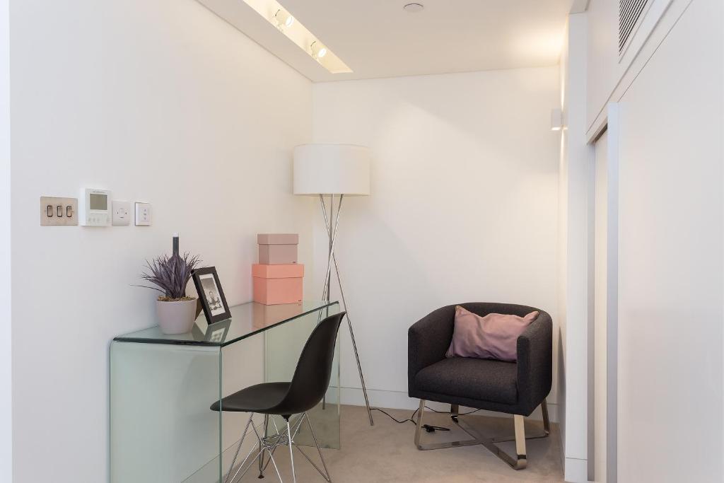 Urban Chic - Chiltern & Baker - image 4