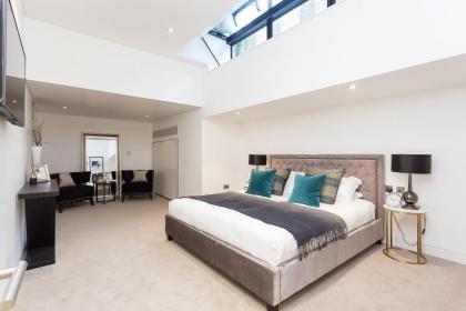 Urban Chic - Chiltern & Baker - image 5