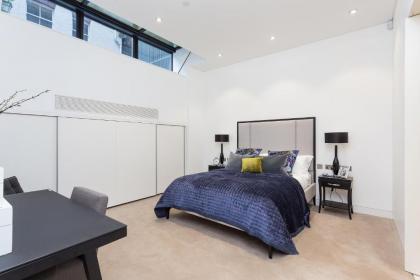 Urban Chic - Chiltern & Baker - image 7