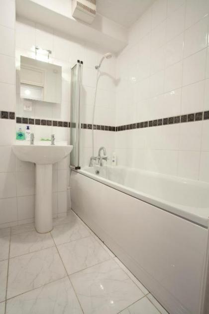 Tower Bridge Apartment - image 15