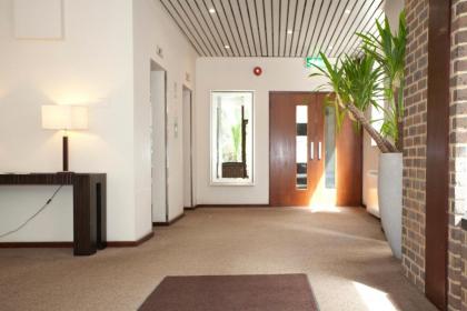 Tower Bridge Apartment - image 5