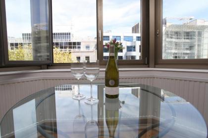 Tower Bridge Apartment - image 7