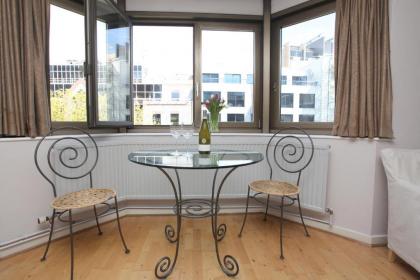 Tower Bridge Apartment - image 8