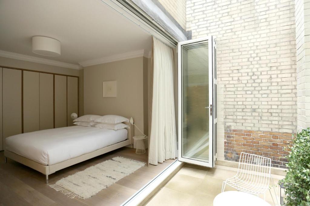 56 Welbeck Street - image 2