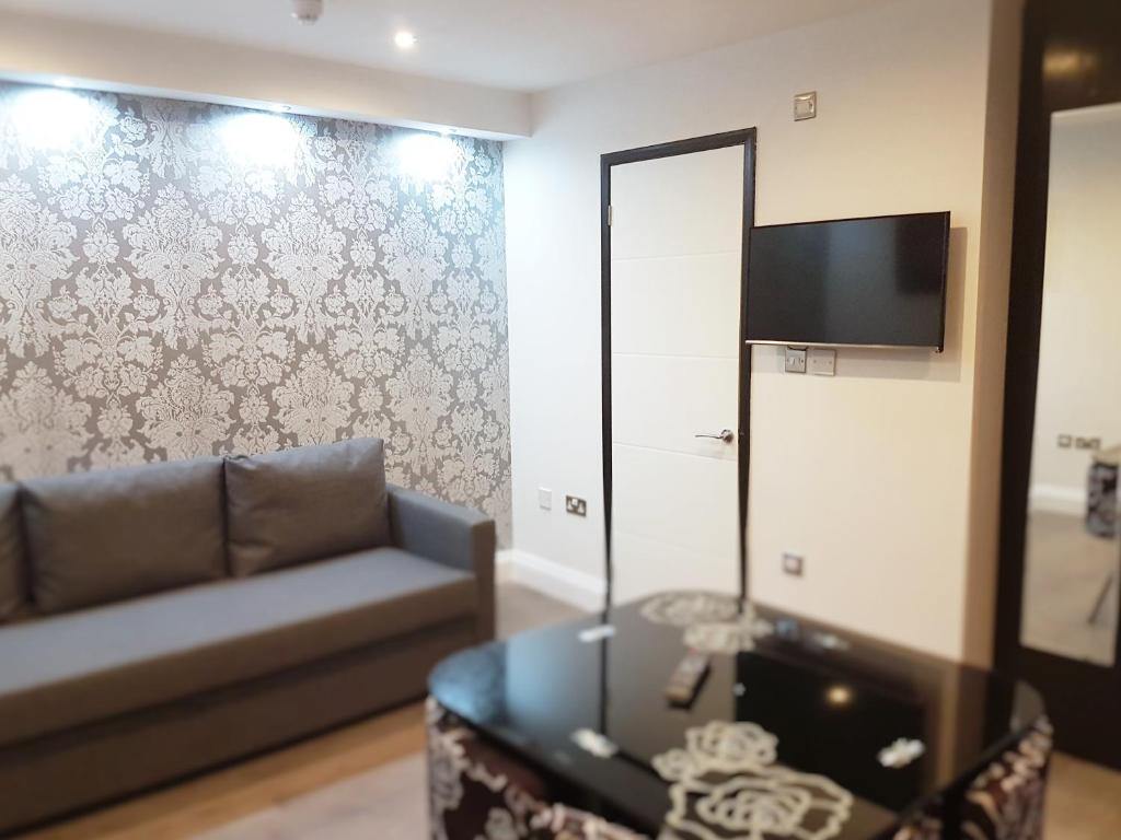 Imperial Court Suites - image 3