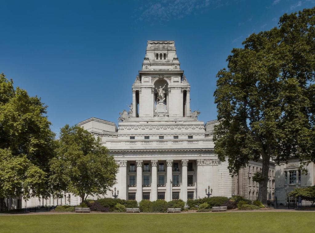 Four Seasons Hotel London at Ten Trinity Square - main image