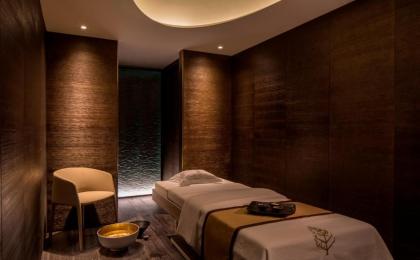 Four Seasons Hotel London at Ten Trinity Square - image 2