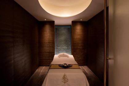 Four Seasons Hotel London at Ten Trinity Square - image 3