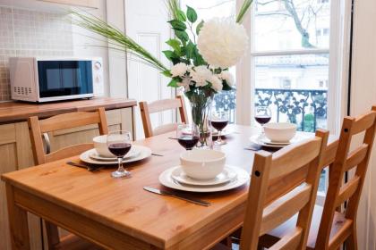 Dream South Kensington Apartment - image 12