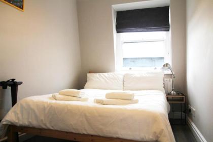Cosy 2BR home in Notting Hill 5 guests! - image 19