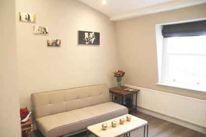 Cosy 2BR home in Notting Hill 5 guests! - image 2
