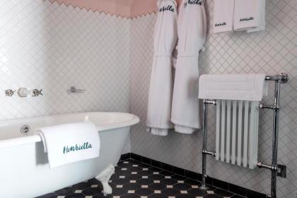 The Henrietta Hotel - image 4