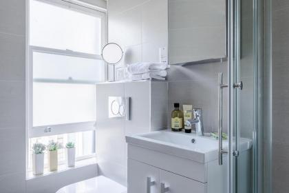 Architect's Sophisticated Private 3bed 3bath House OFF OXFORD ST - image 11