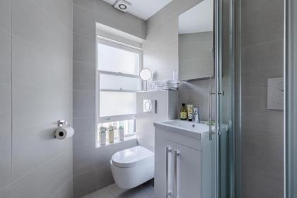 Architect's Sophisticated Private 3bed 3bath House OFF OXFORD ST - image 16