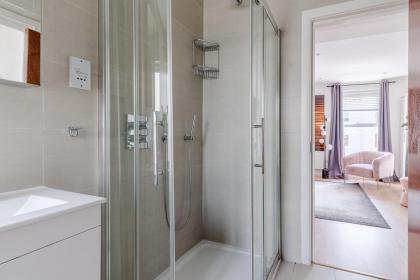Architect's Sophisticated Private 3bed 3bath House OFF OXFORD ST - image 17