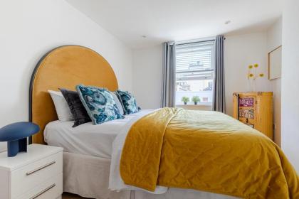 Architect's Sophisticated Private 3bed 3bath House OFF OXFORD ST - image 2