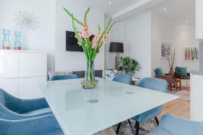 Architect's Sophisticated Private 3bed 3bath House OFF OXFORD ST - image 3