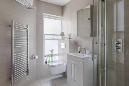 Architect's Sophisticated Private 3bed 3bath House OFF OXFORD ST - image 4