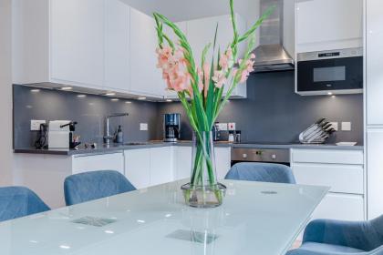 Architect's Sophisticated Private 3bed 3bath House OFF OXFORD ST - image 5