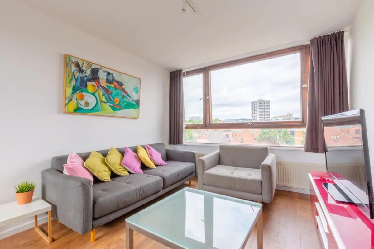 Unique Spacious Central 3 Bedroom with Rooftop Terrace - main image