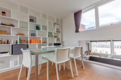 Unique Spacious Central 3 Bedroom with Rooftop Terrace - image 11