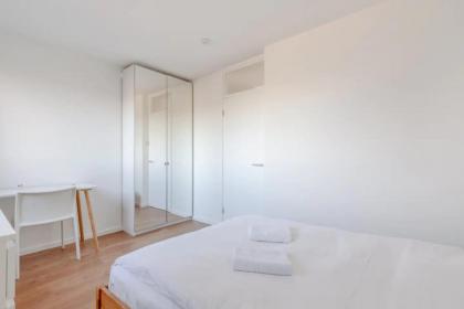 Unique Spacious Central 3 Bedroom with Rooftop Terrace - image 15