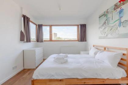 Unique Spacious Central 3 Bedroom with Rooftop Terrace - image 16